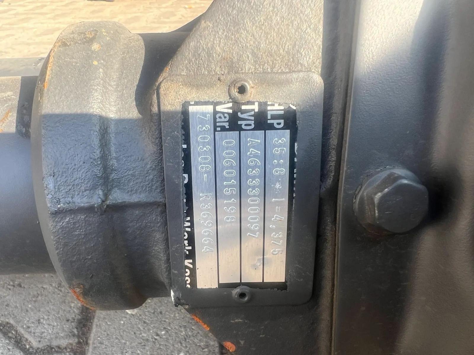 Mercedes-Benz G-Class W463 Front Axle - Image 10