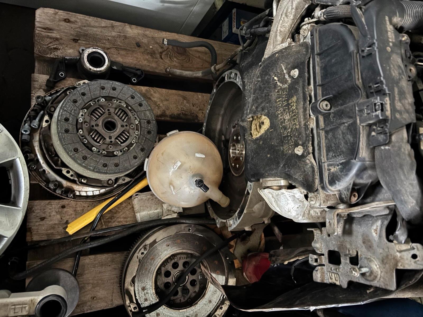 Mercedes-Benz Vito 116 Engine - Image 3