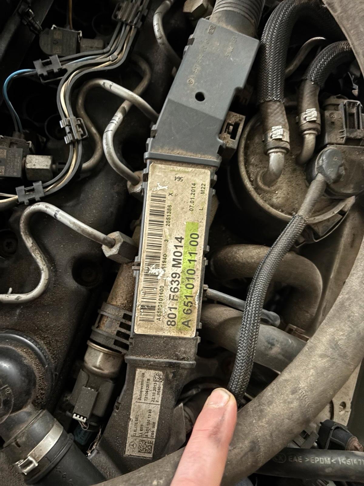Mercedes-Benz Vito 116 Engine - Image 5
