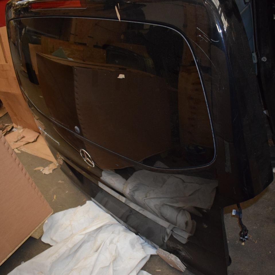 Mercedes W447 Tailgate - Image 4