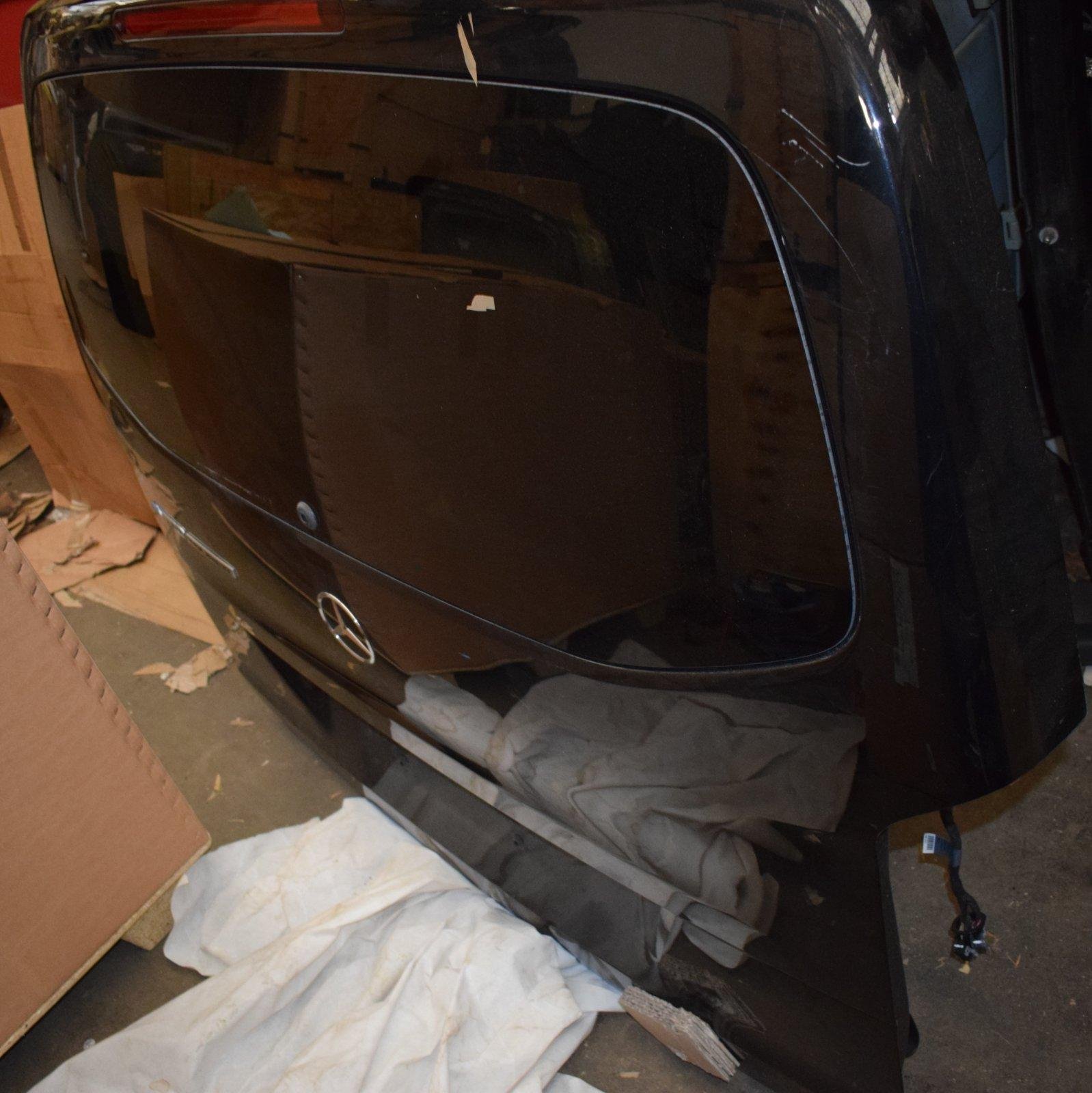 Mercedes W447 Tailgate