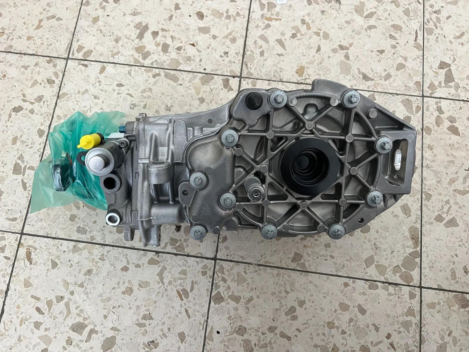 Mercedes-Benz Rear Axle Transmission Assembly - Image 6