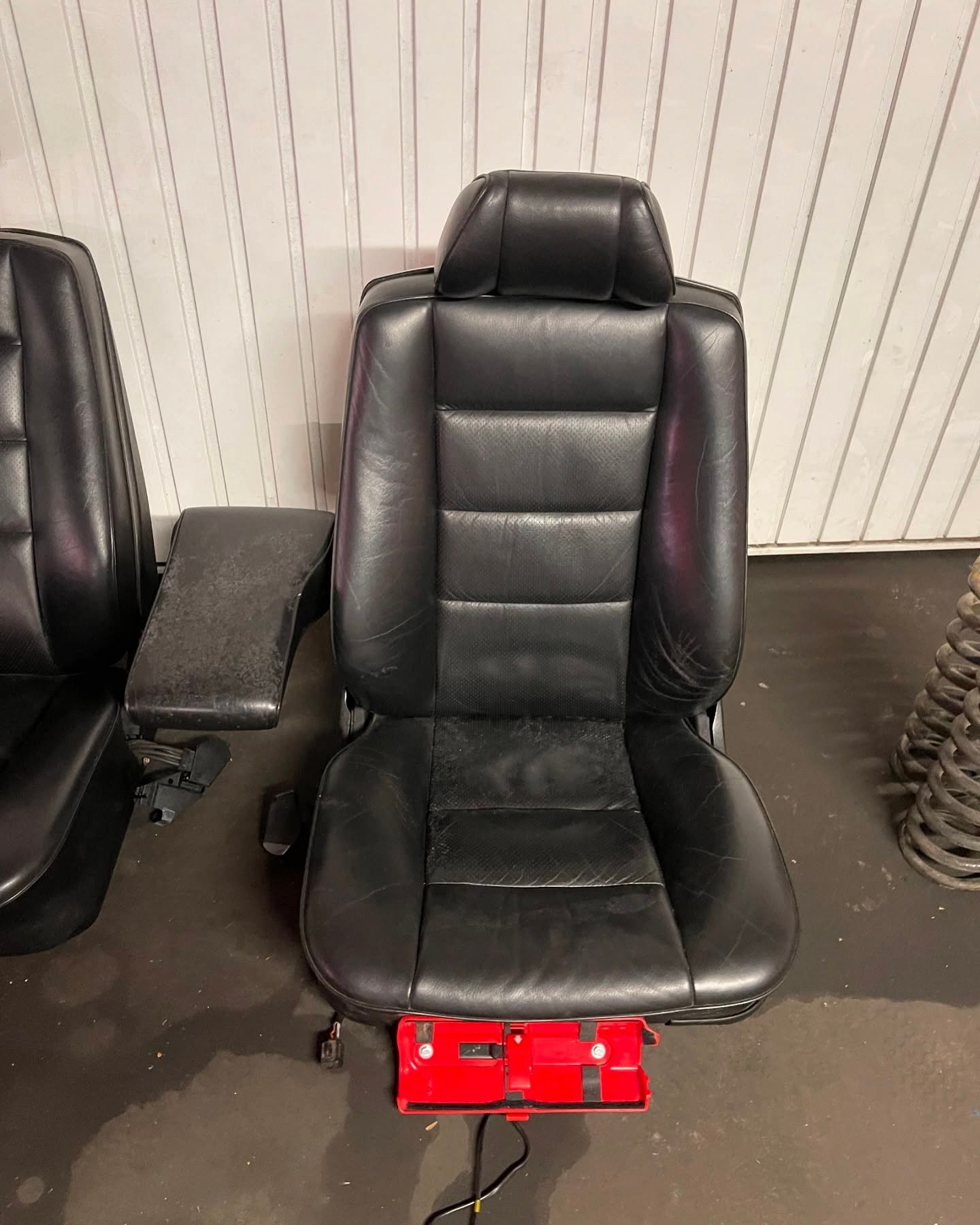 Genuine Mercedes-Benz C126 SEC Coupe Front Seats - Image 5