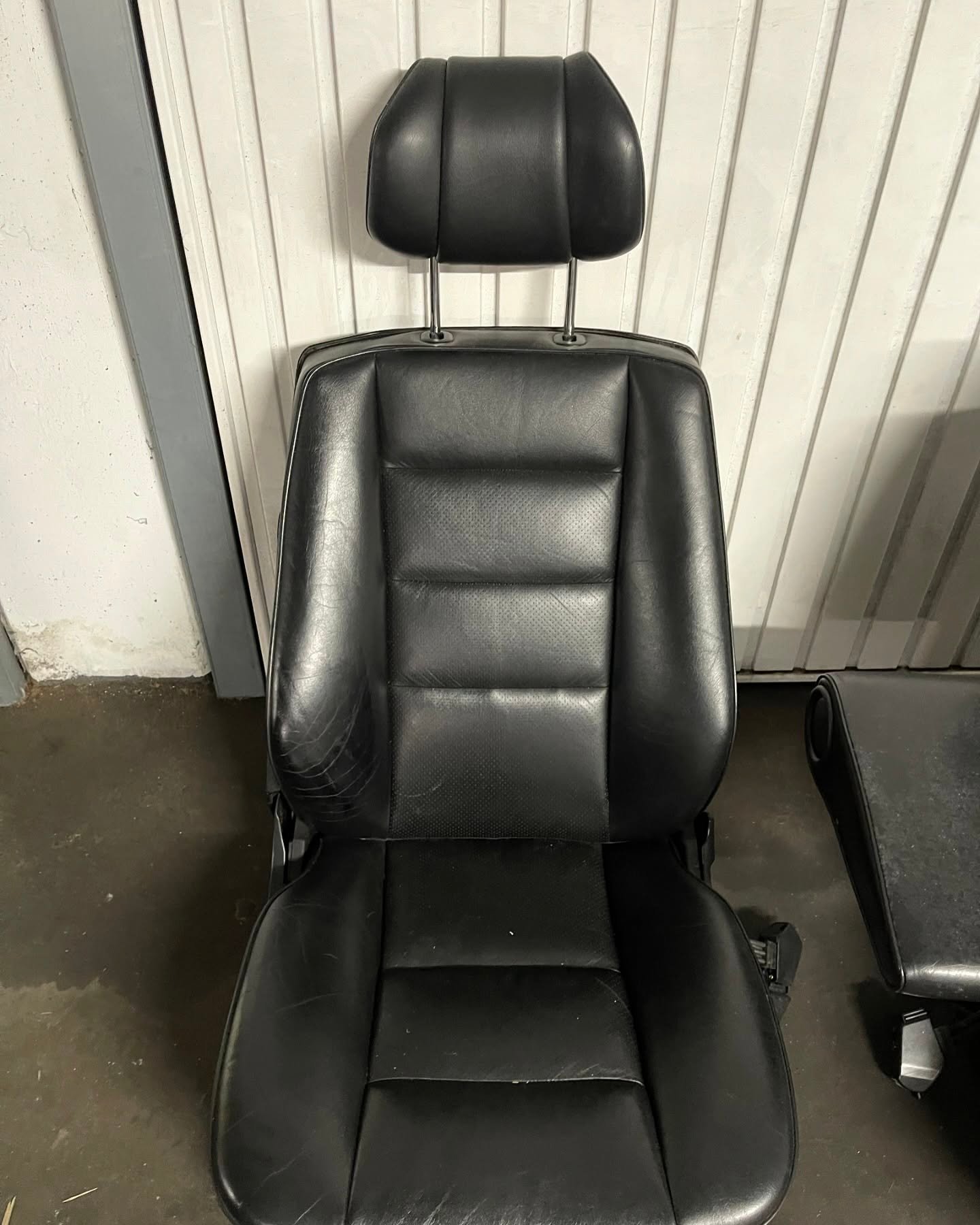 Genuine Mercedes-Benz C126 SEC Coupe Front Seats - Image 4