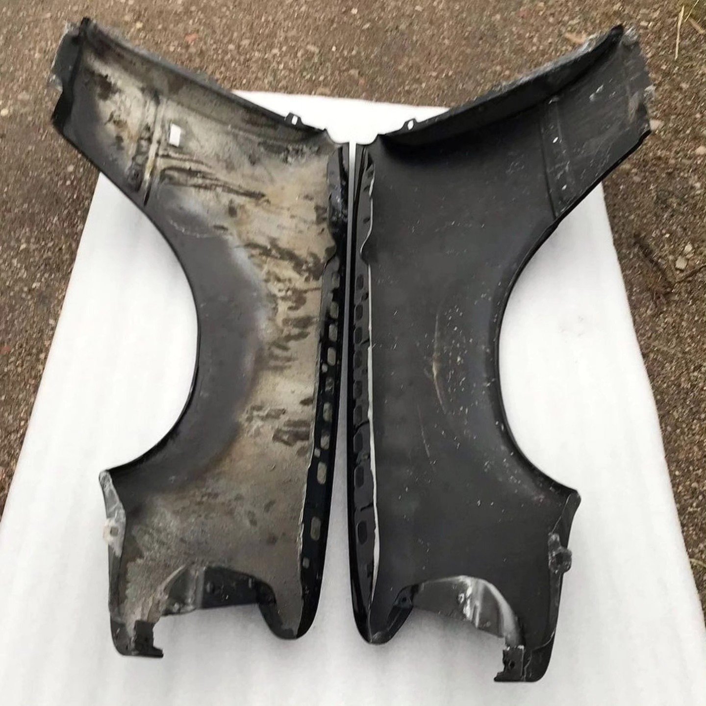 Mercedes-Benz W124 E500 Original Metal Front Fenders - Image 6
