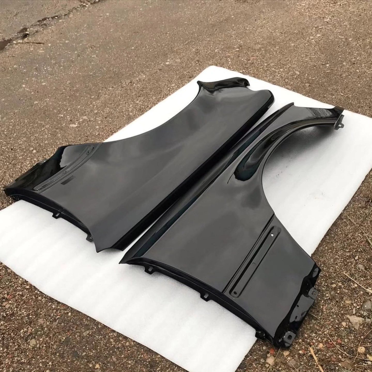 Mercedes-Benz W124 E500 Original Metal Front Fenders - Image 2