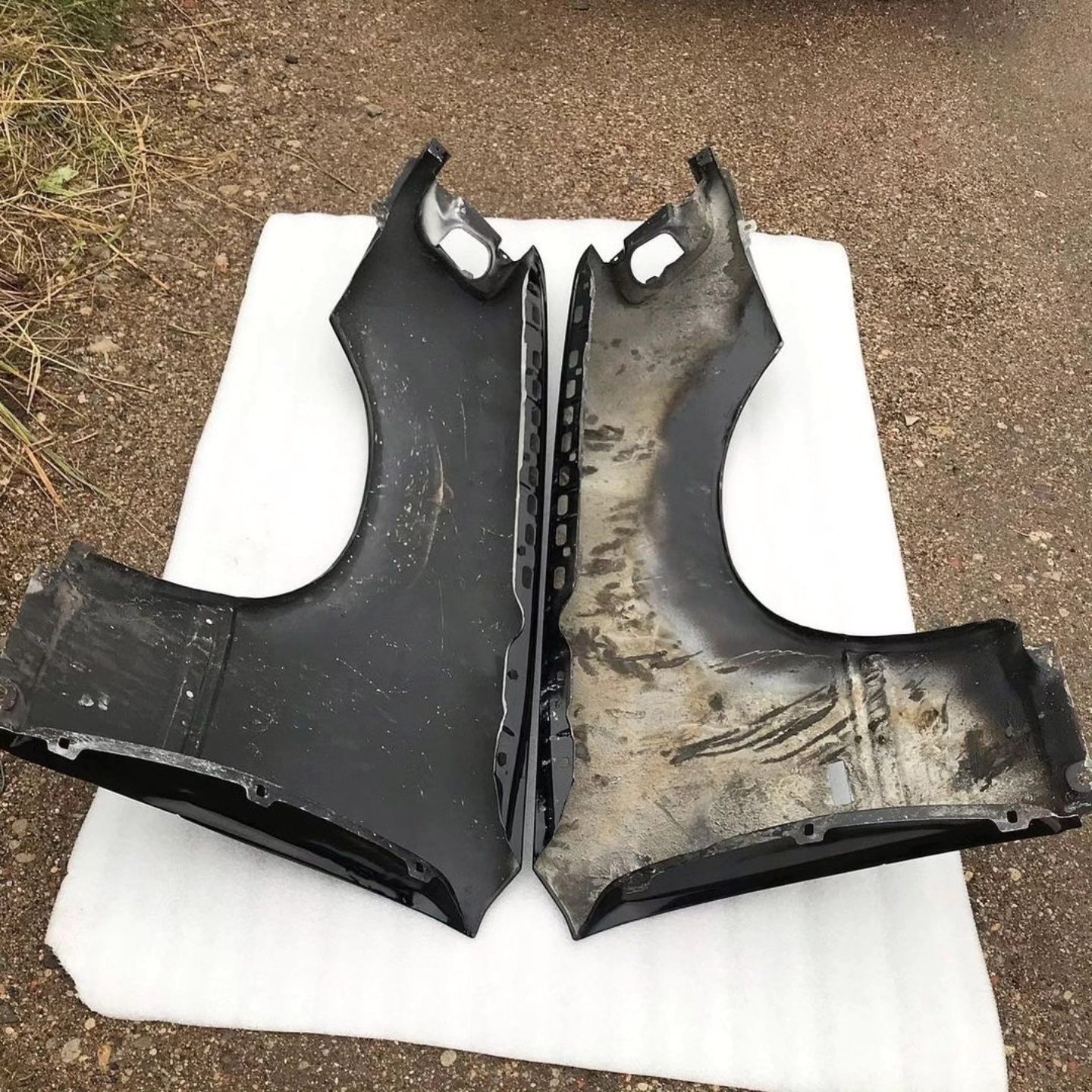 Mercedes-Benz W124 E500 Original Metal Front Fenders - Image 5