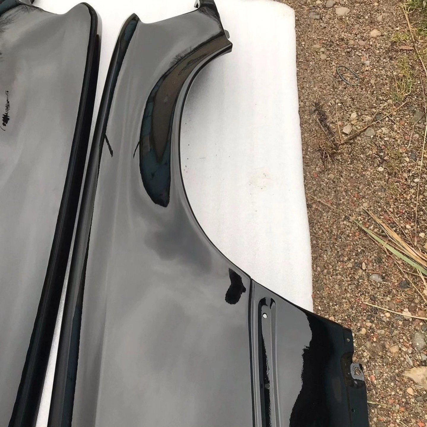 Mercedes-Benz W124 E500 Original Metal Front Fenders - Image 4