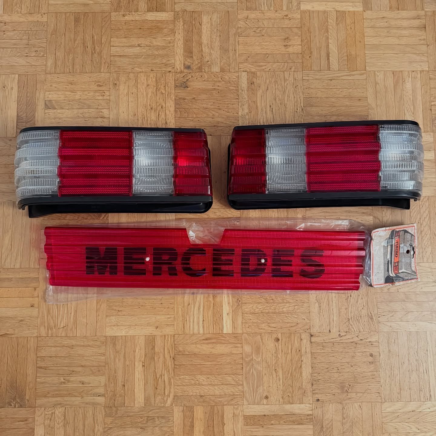 Mercedes-Benz Reflector - Image 4