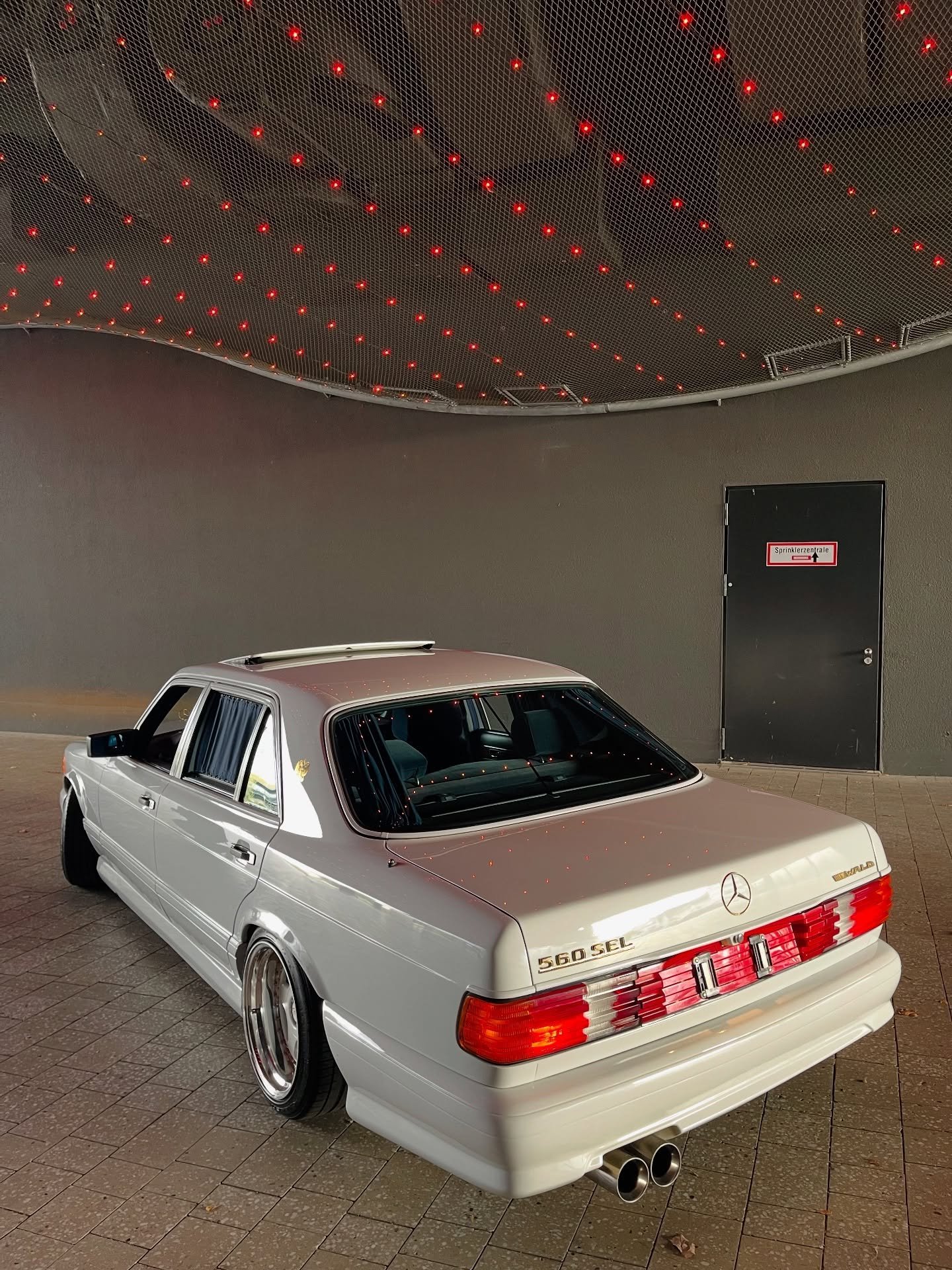 Mercedes-Benz Reflector - Image 3