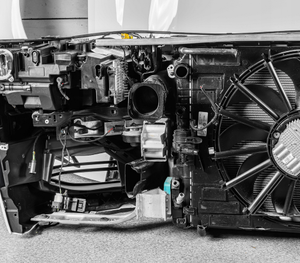 Alternative view of BMW M850i LCI front package