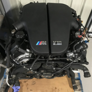 Alternative view of BMW S85B50 V10 Engine