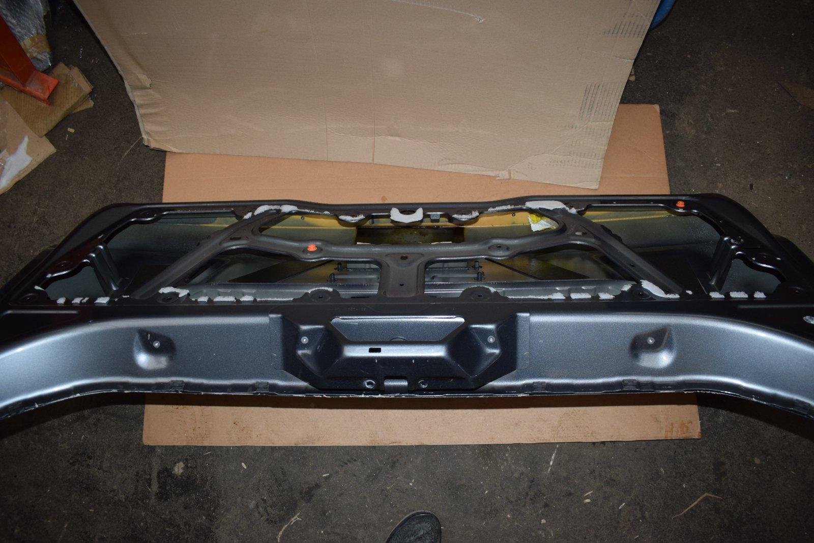 Mercedes W447 Tailgate Shell - Image 2