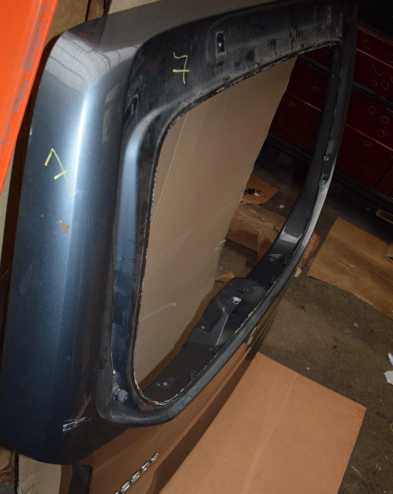 Mercedes W447 Tailgate Shell - Image 4