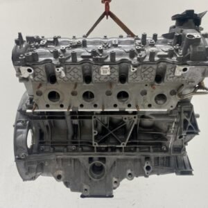 Alternative view of Mercedes ML 63 AMG Engine M157.982
