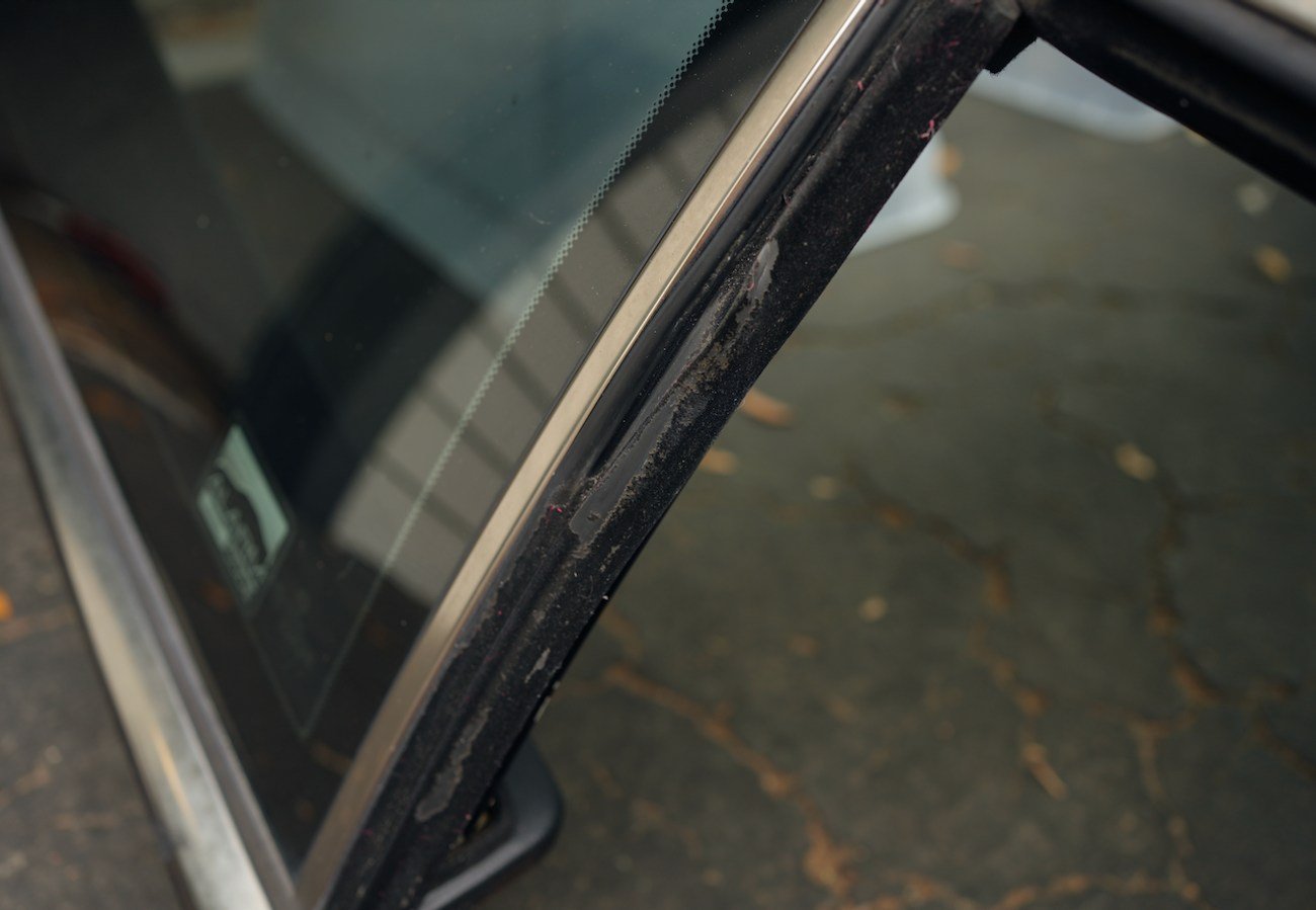 1990–2002 Mercedes-Benz R129 SL Glass Panoramic Hardtop - Image 19