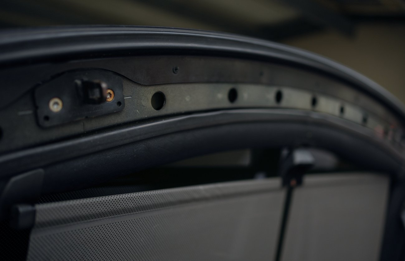 1990–2002 Mercedes-Benz R129 SL Glass Panoramic Hardtop - Image 12