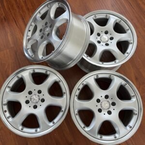 Alternative view of Staggered 18 R129 Silver Arrow Wheels